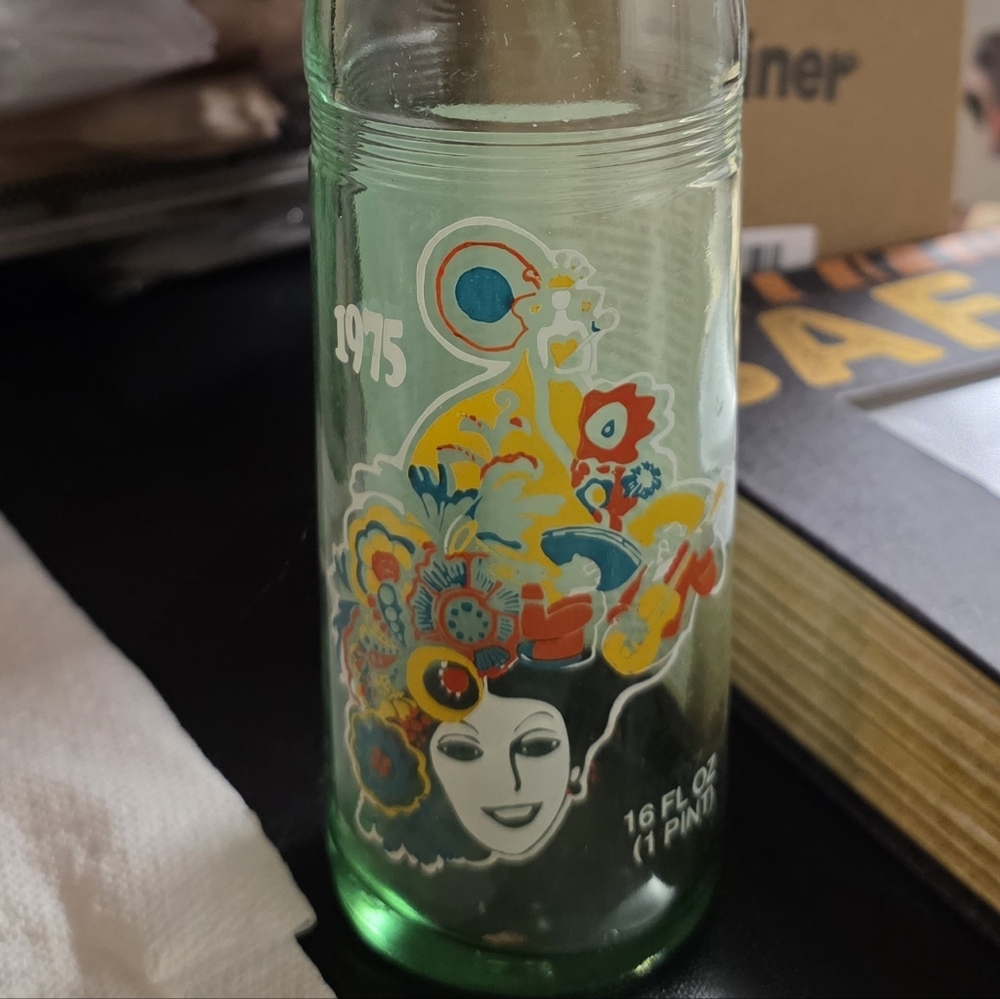 vintage ACL Soda Pop Bottle: green DR PEPPER / 1975 SAN ANTONIO FIESTA - 16oz